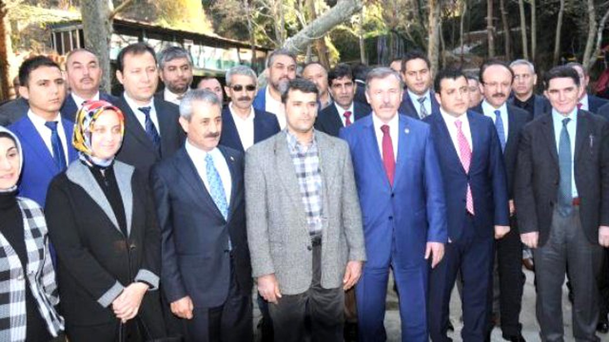 AK Parti İçin Adadığı Koyunlar Türkmenlere Gönderildi