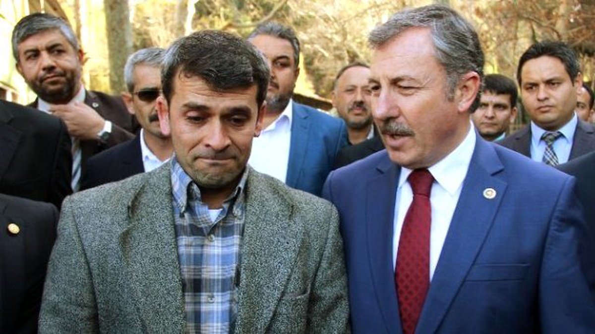 AK Parti\'ye Adadığı 50 Koyunu Suriye\'deki Türkmenlere Bağışladı
