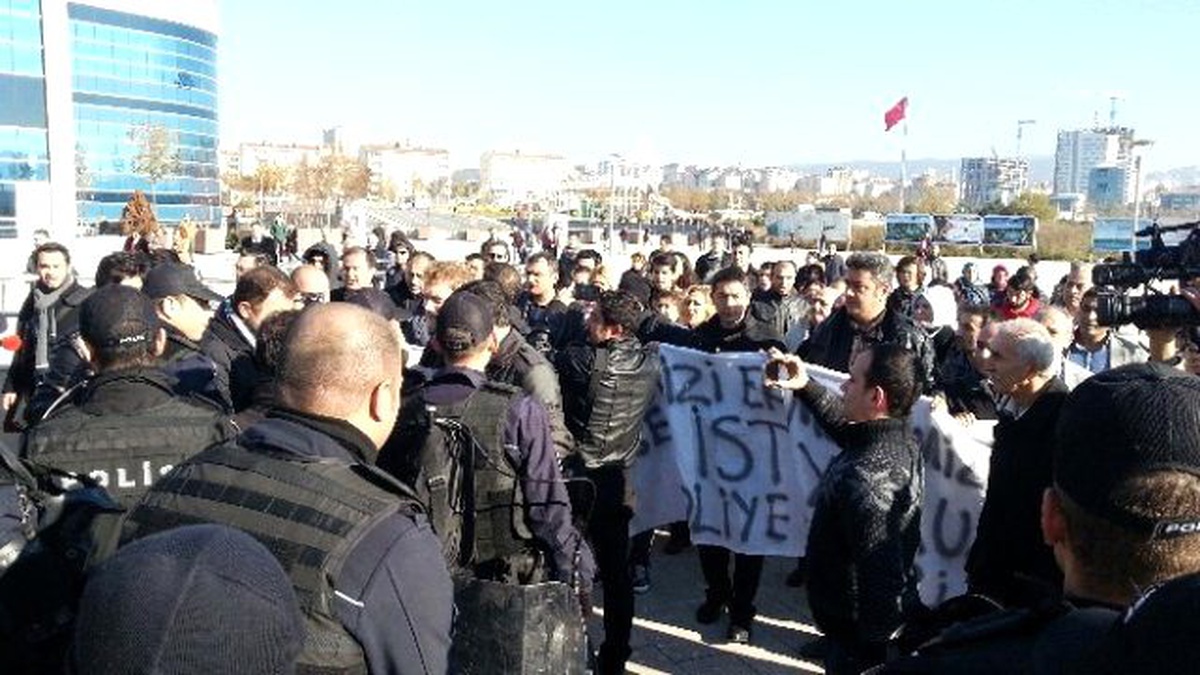 Anadolu Adliyesi\'nde İşten Çıkarılan İşçiler Eylem Yaptı