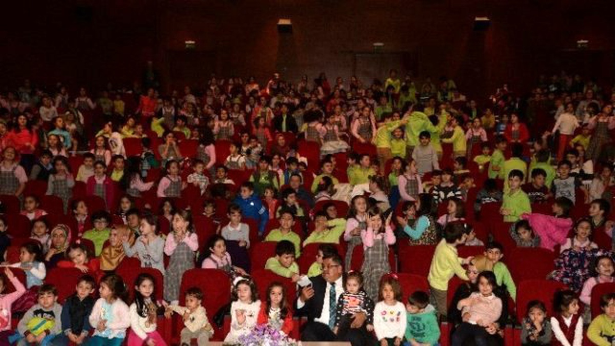 Çocuklar Tiyatro Oyunları ile Keyifli Anlar Yaşadı