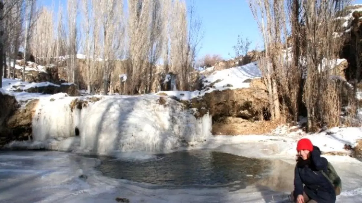 Donan Şelaleye Ziyaretçi İlgisi