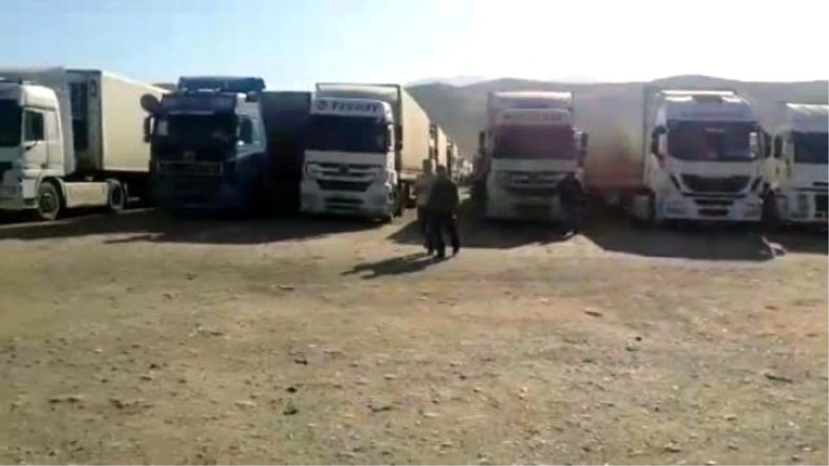 Habur\'un Kapanması Nedeniyle Türk Şoförler 23 Gündür Kuzey Irak\'ta Bekliyor