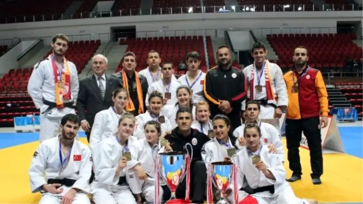 Judo Süper Lig\'de Galatasaray ve İstanbul Büyükşehir Belediye Şampiyon