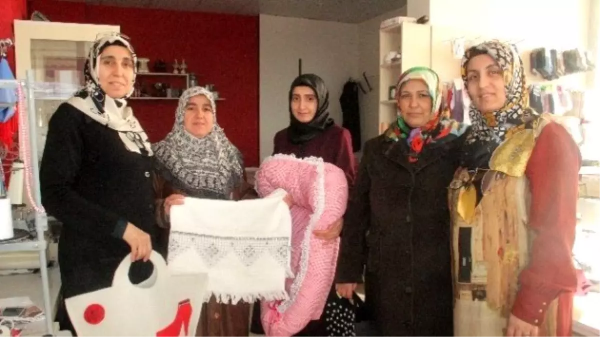 Kadınlar, El Sanatları Eğitim Merkeziyle İş Sahibi Oluyor