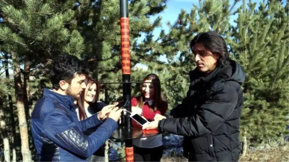 Kampüste Telefon Şarjı Biten Öğrenciler Çözümü Güneş Enerjisinde Buldu