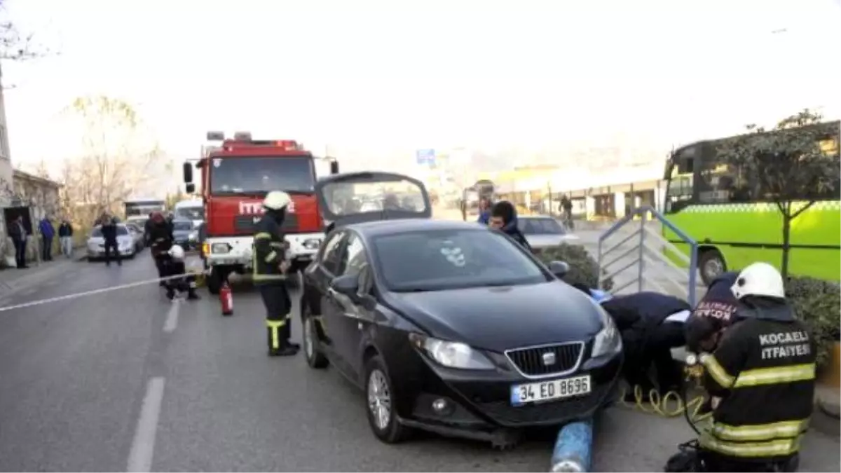 Kamyonetten Düşen Oksijen Tüpü Otomobilin Altına Girdi