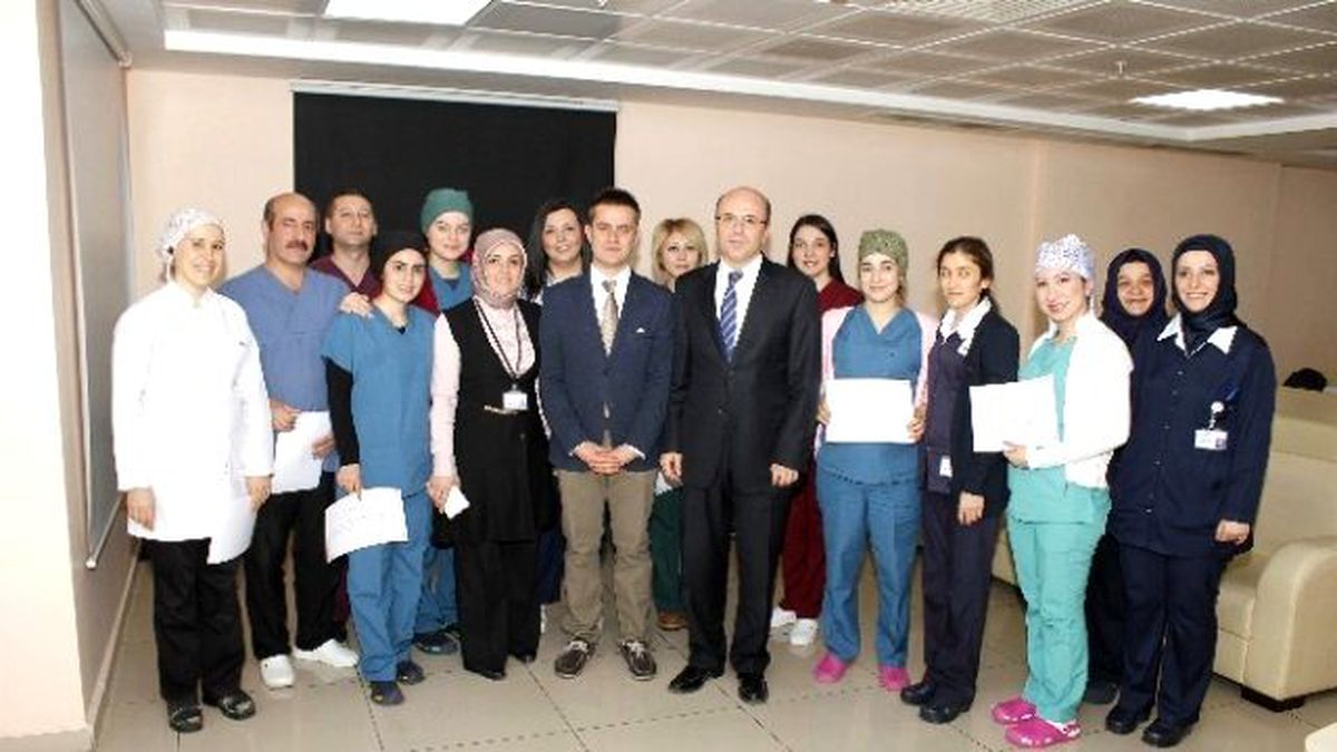 Kayseri Eğitim ve Araştırma Hastanesinde Yoğun Bakım Hemşireliği Eğitimi
