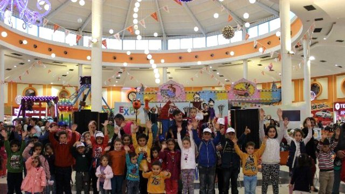 Minikler Kukla Tiyatrosu ile Eğlendi