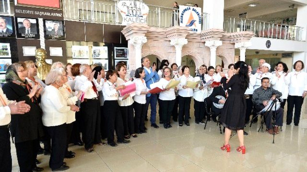 Muratpaşa Yaşlıevi Üyelerinden Muhteşem Konser