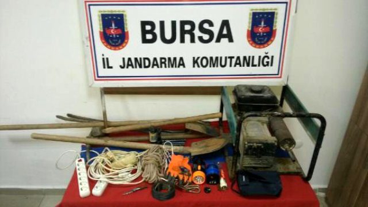 Orhangazi\'de Kaçak Kazı Yapan 6 Kişi Yakalandı
