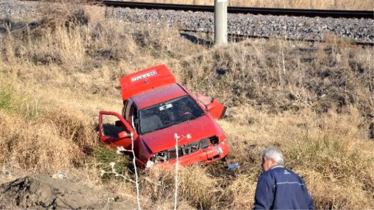 Otomobil Takla Atarak Yoldan Çıktı: 3 Yaralı