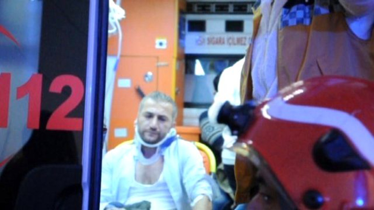 Otomobiller Kafa Kafaya Çarpıştı: 2 Yaralı