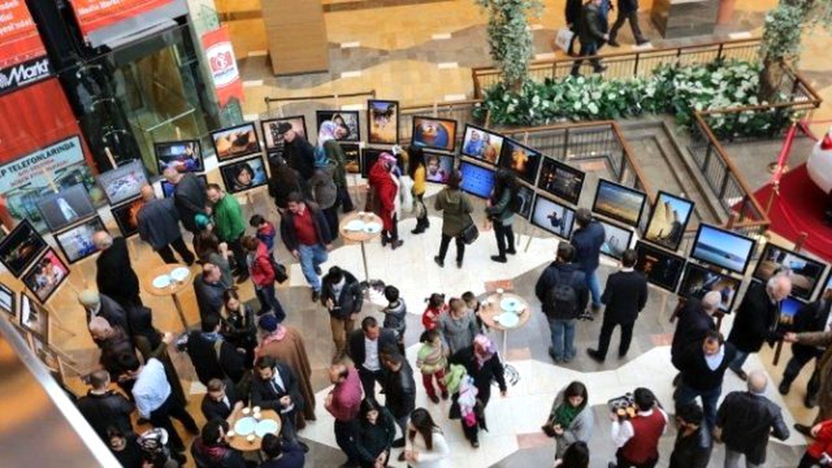 Piazza\'da Şanlıurfa Fotoğrafları Sergisi Büyük Beğeni Topladı