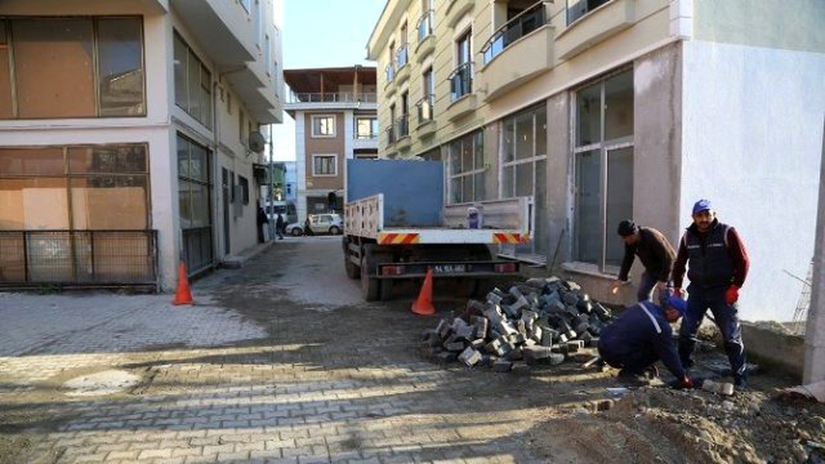 Sapanca Belediyesi Çarşı İçi Cadde ve Sokakları Elden Geçiriyor
