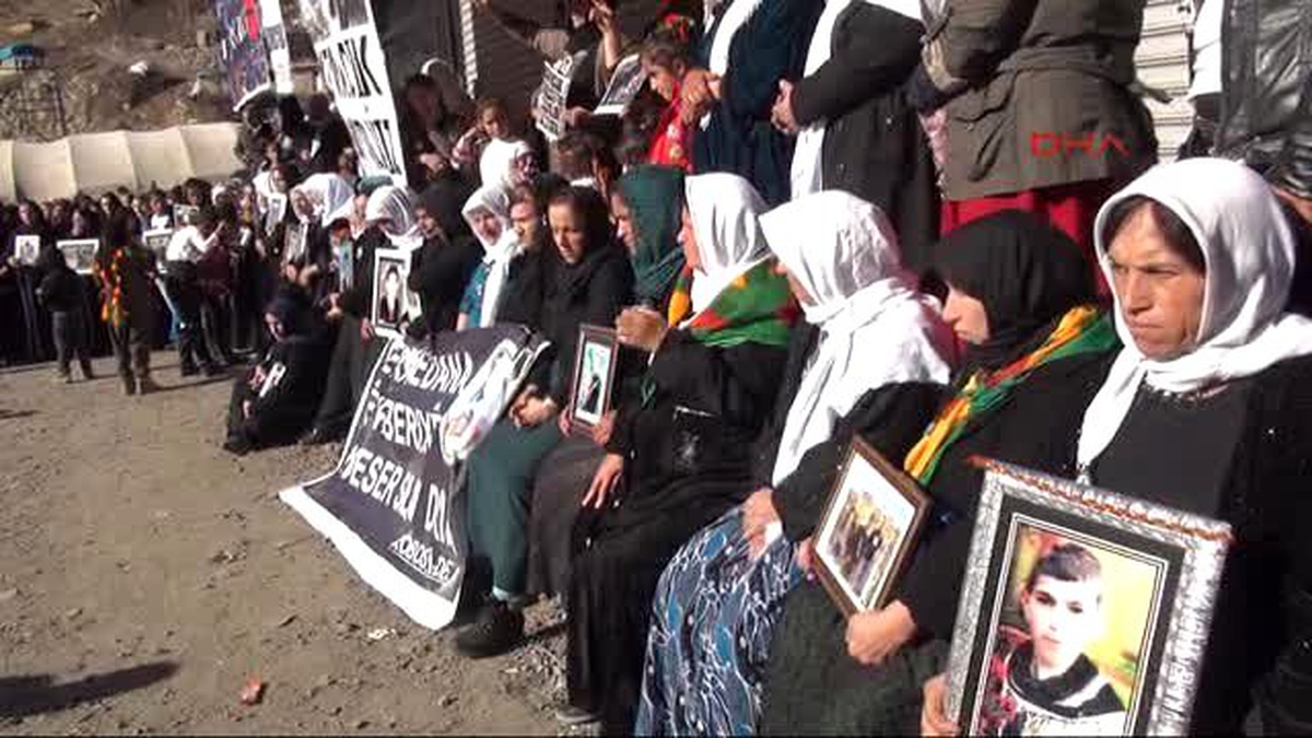 Şırnak Uludere\'de Hava Operasyonunda Ölen 34 Kişi, Mezarı Başında Anıldı