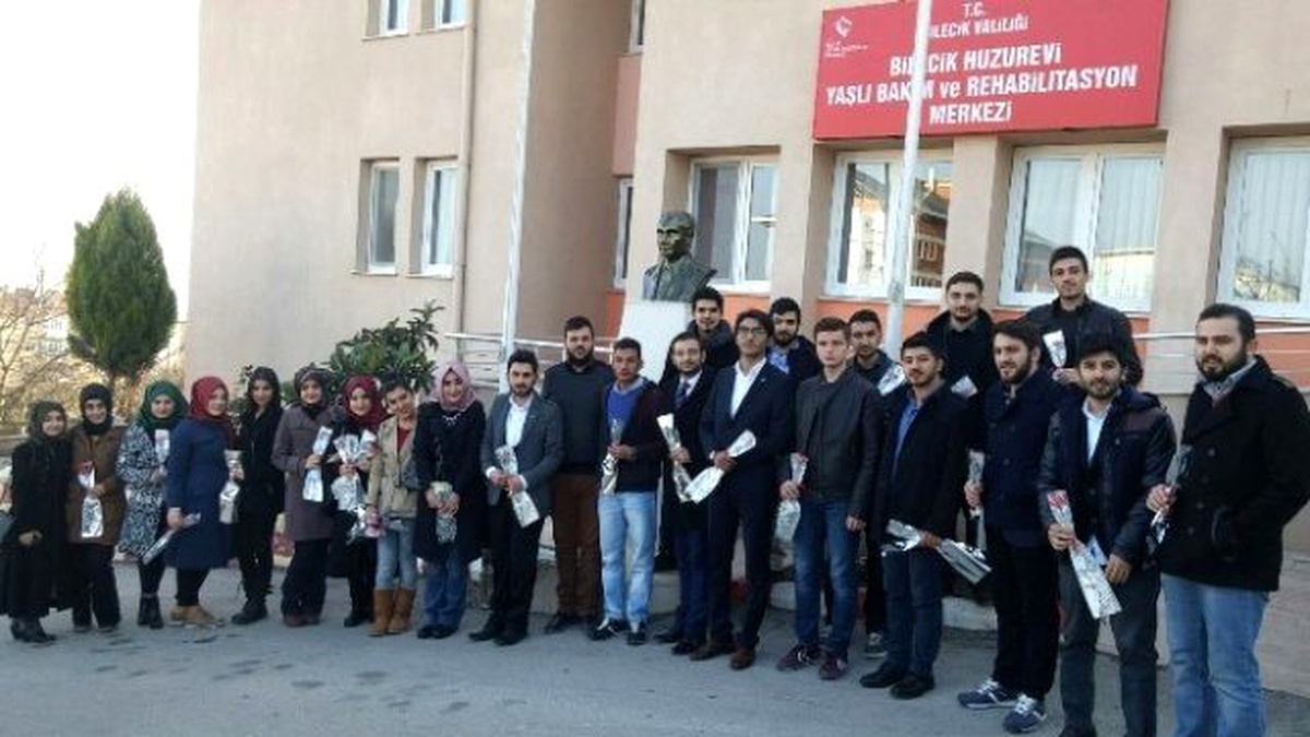 Yeniler Kulübü Üyelerinden Huzurevi Ziyareti