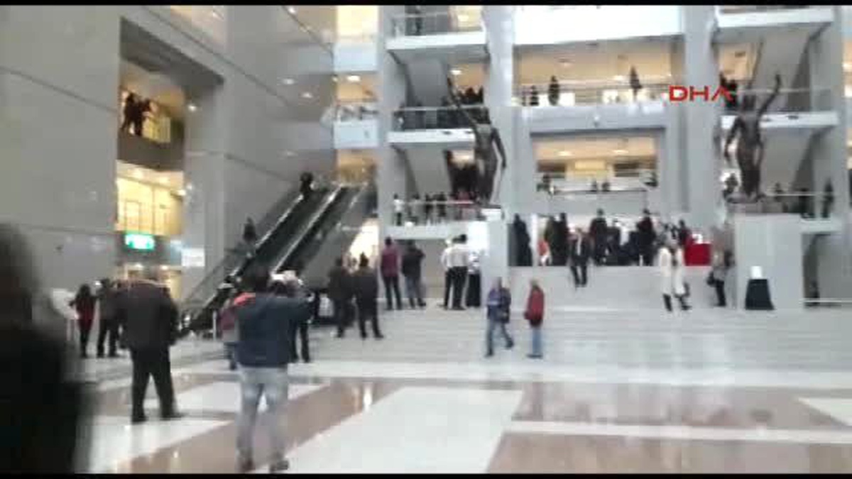 Adliyede Çarşı Sloganları