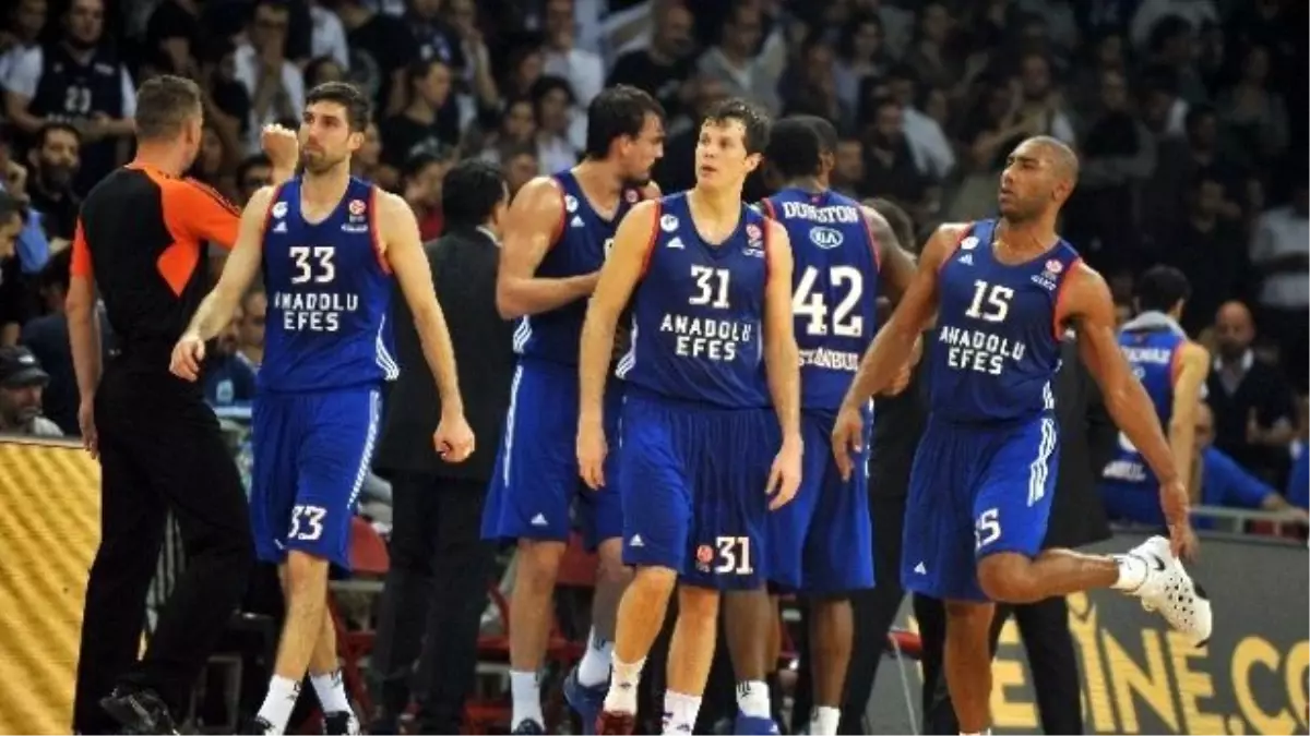 Anadolu Efes, Kızılyıldız\'ı Ağırlayacak