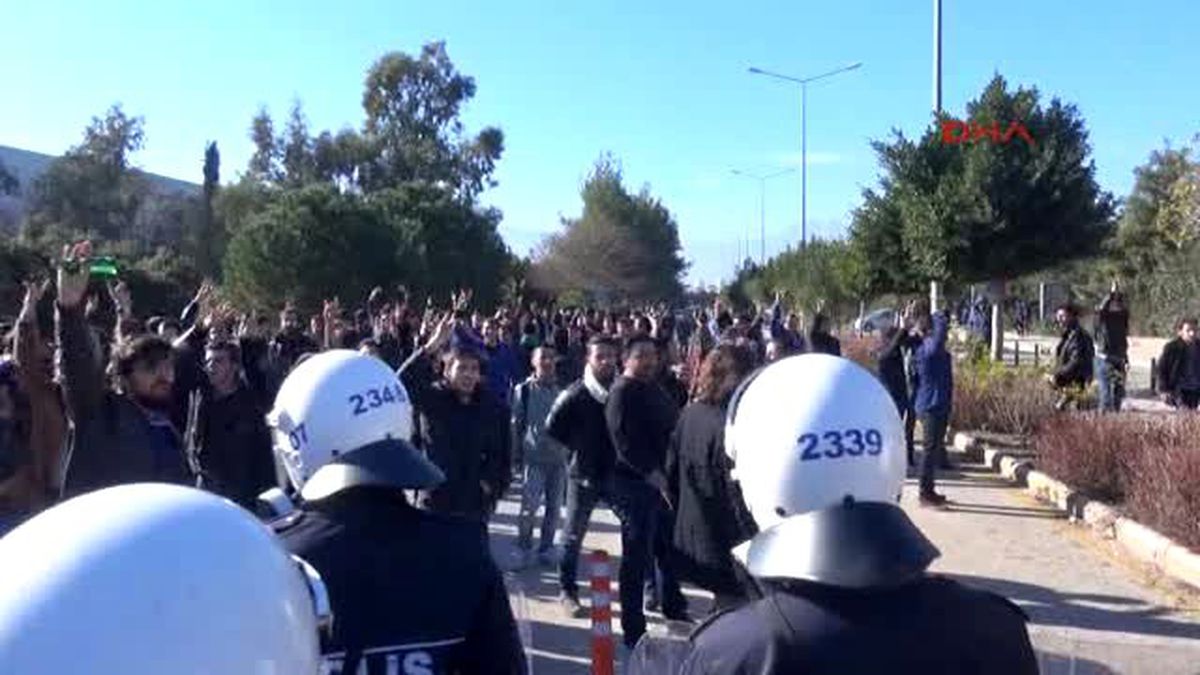 Antalya Akdeniz Üniversitesi\'ndeki Uludere Anmasına Polis Müdahalesi 2-