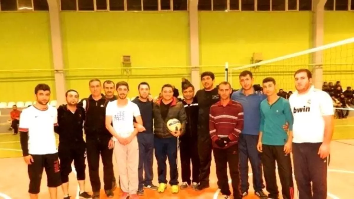 Beylikova\'da Voleybol Turnuvası Başladı