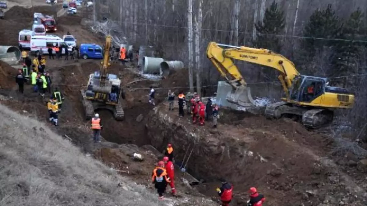 Boru Döşerken Toprak Altında Kalan 3 İşçi Öldü