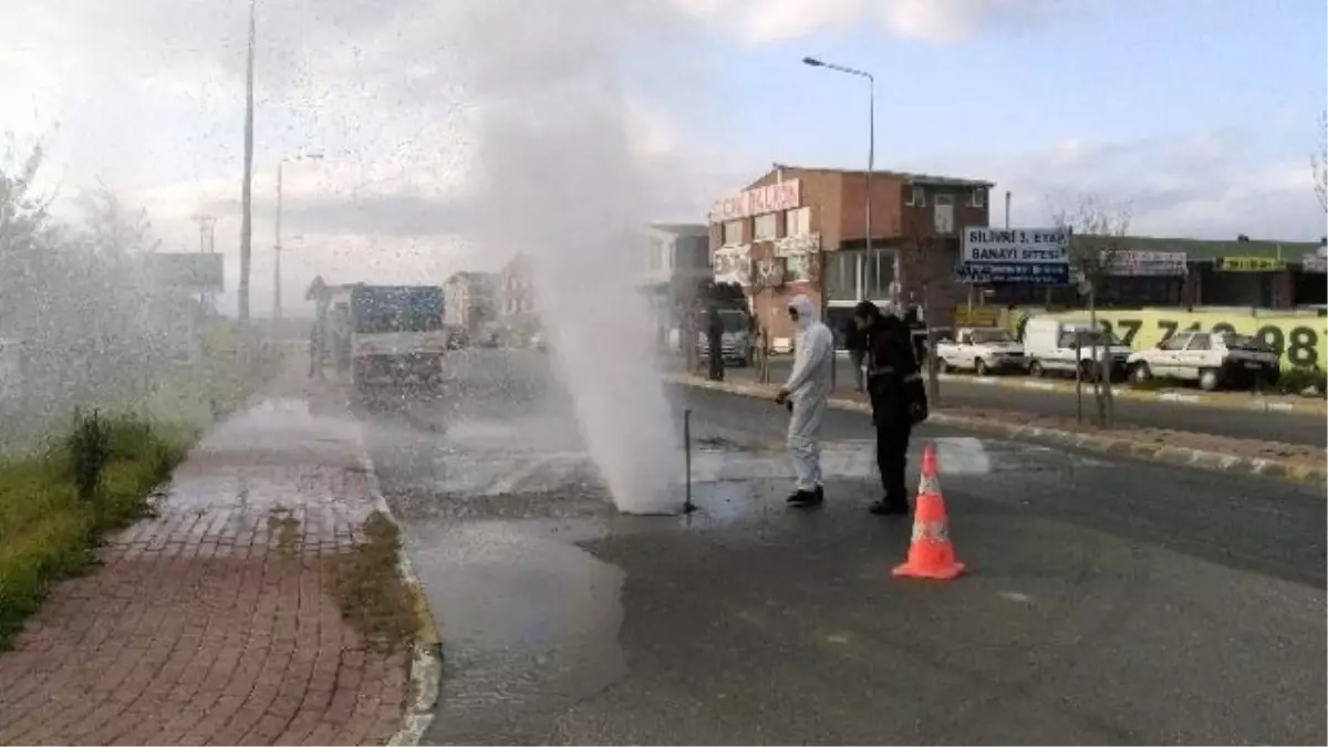 Boruda Biriken Hava İSKİ Ekibine Zor Onlar Yaşattı