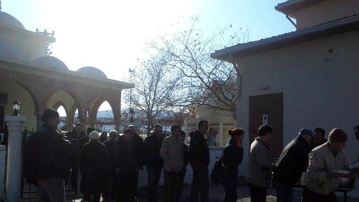 Burhaniye\'de Liseli Yiğit İçin Pilav Hayrı