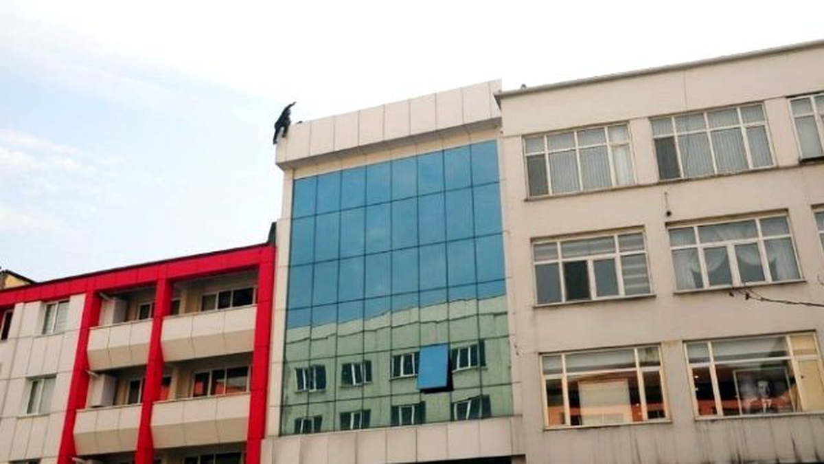 Çatıya Çıkan Gazi İntihar Etmek İstedi