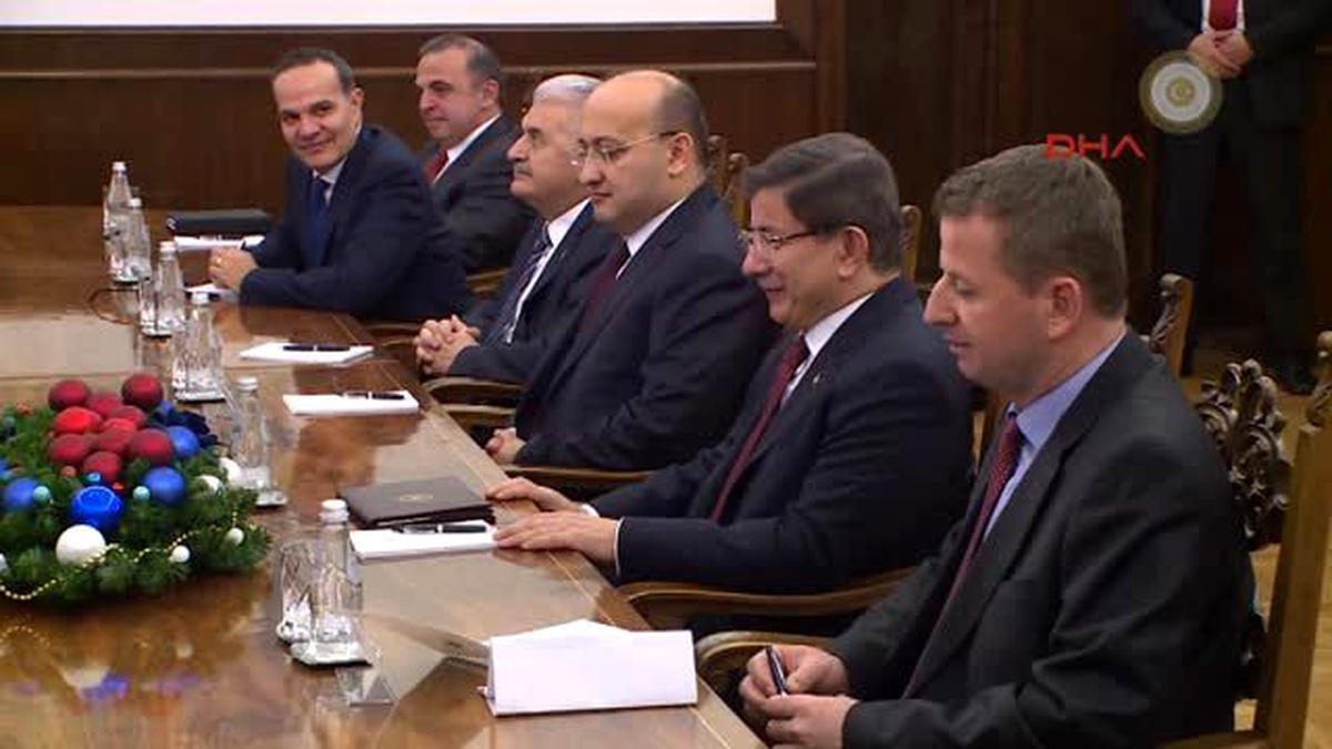 Davutoğlu Sırbistan Cumhurbaşkanı Nikolic ile Görüştü