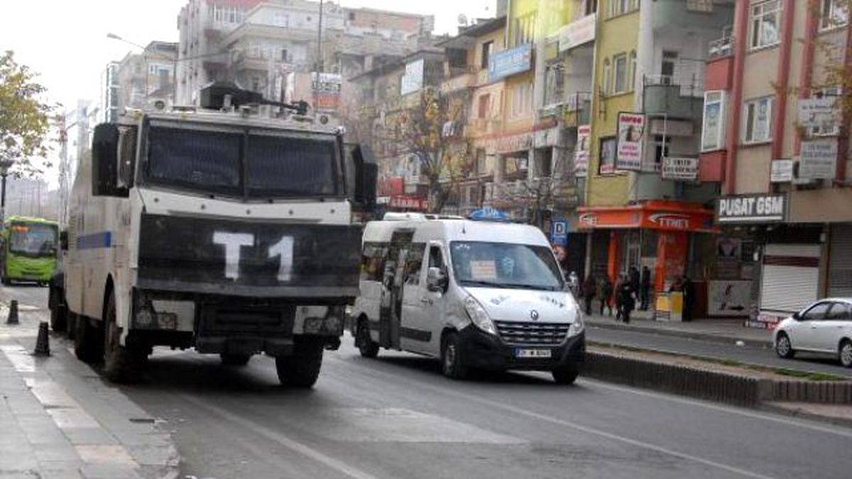 Diyarbakır Hayalet Şehre Döndü! Kepenkler Açılmadı, Minibüsler Sefere Çıkmadı