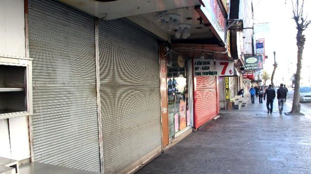 Diyarbakır\'da Esnaf Kepenk Açmadı