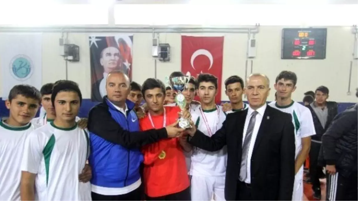 Genç Erkeklerde Futsalın Şampiyonu Endüstri Meslek Lisesi Oldu