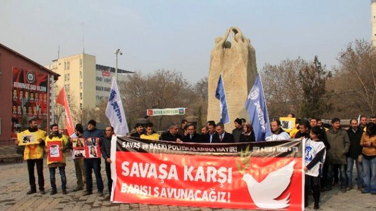 Iğdır\'da Sokağa Çıkma Yasağı Protesto Edildi