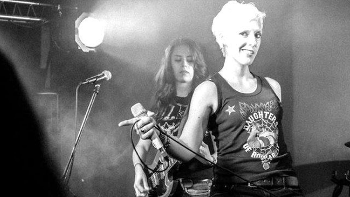 IŞİD Saldırısında Altı Kurşun Yiyen Şarkıcı Hayata Tutundu