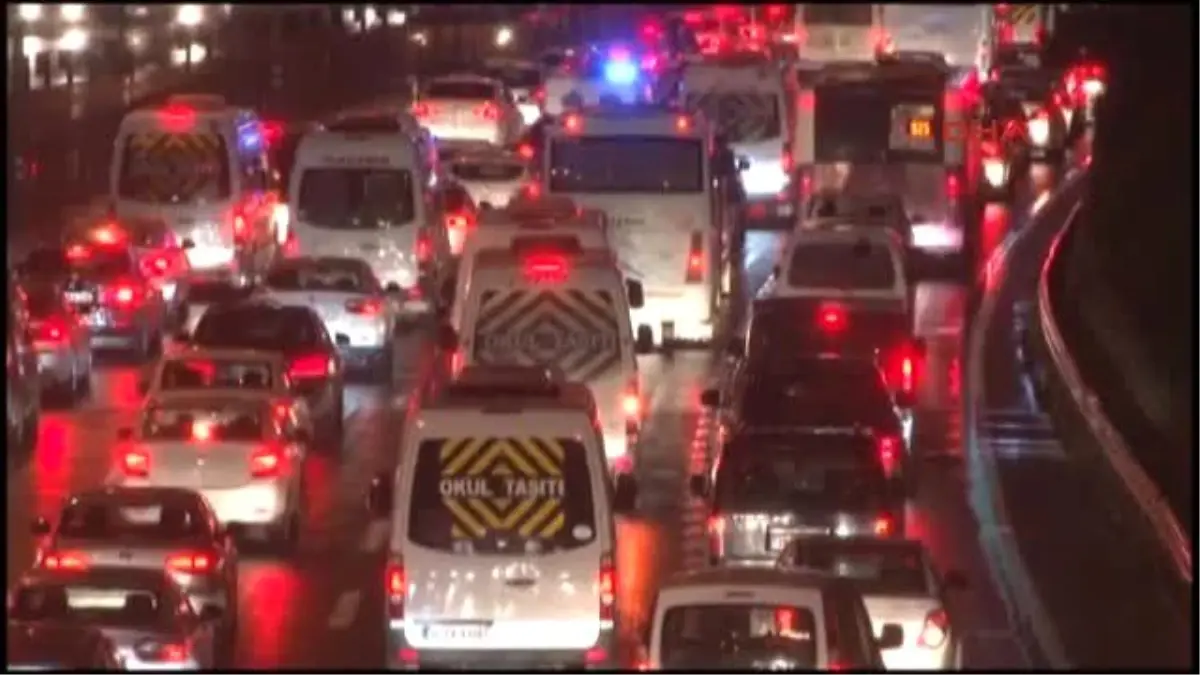 İstanbul Trafiğinde Yoğunluk Yüzde 90\'ı Buldu