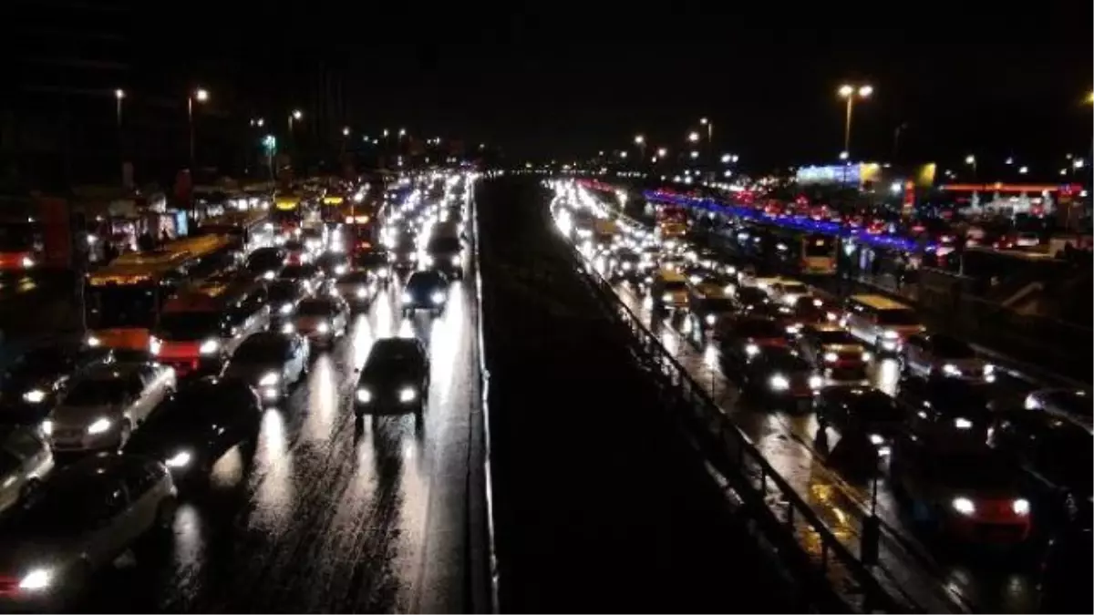 İstanbul Trafiğinde Yoğunluk Yüzde 90\'ı Buldu