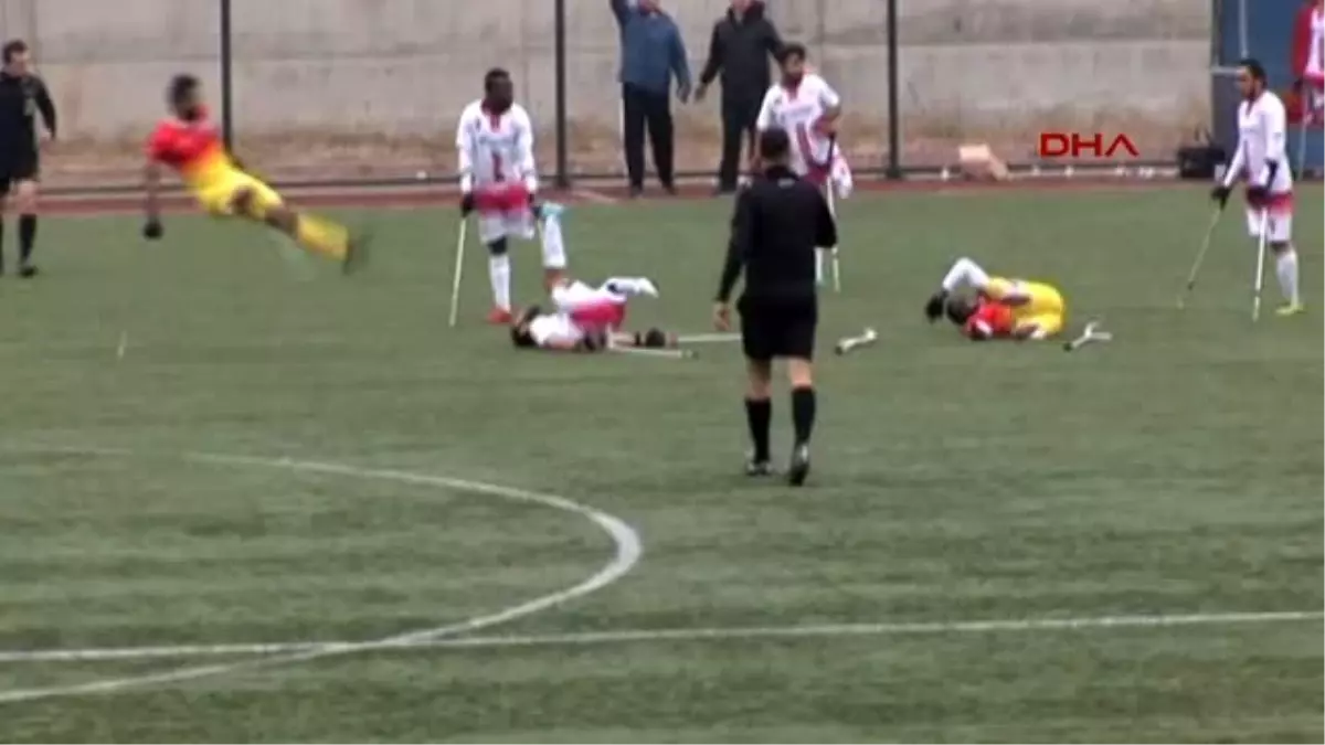 Kayseri Ampute Futbolcu, Tek Bacağından da Oluyordu