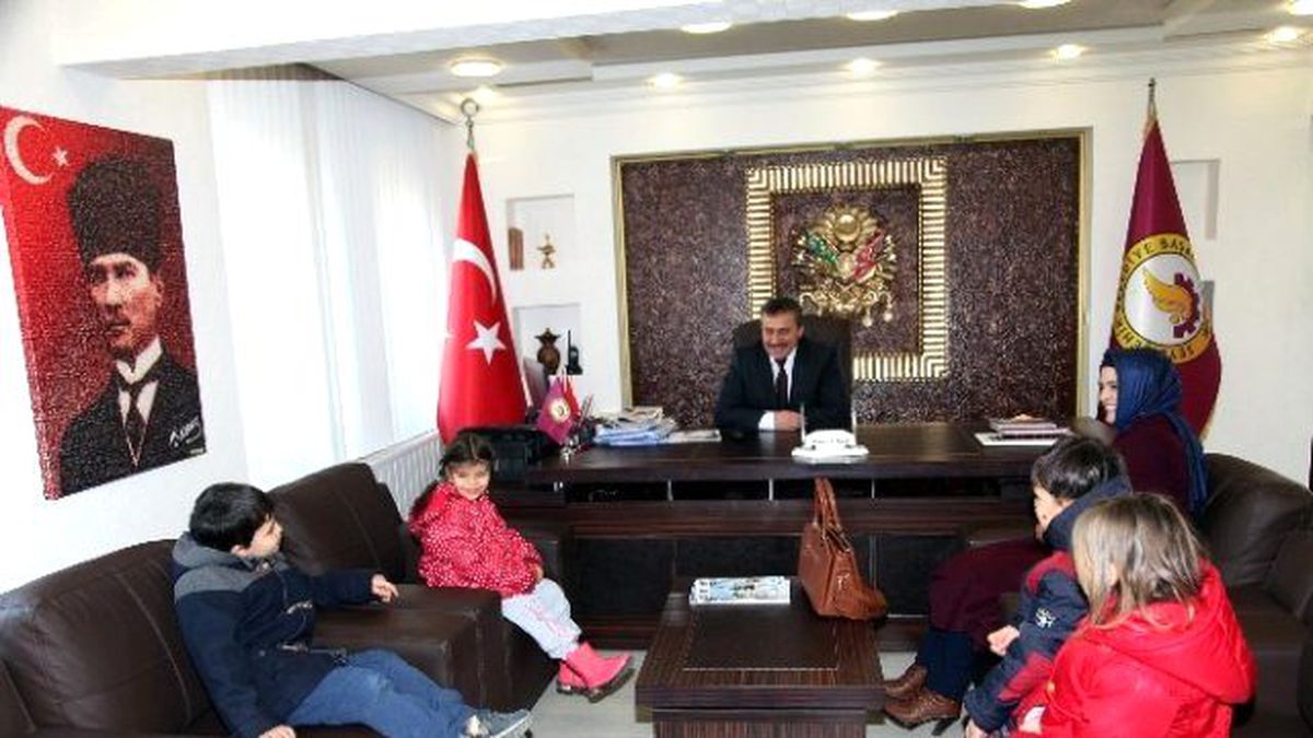 Minik Öğrencilerden Başkan Tutal\'a Teşekkür Ziyareti