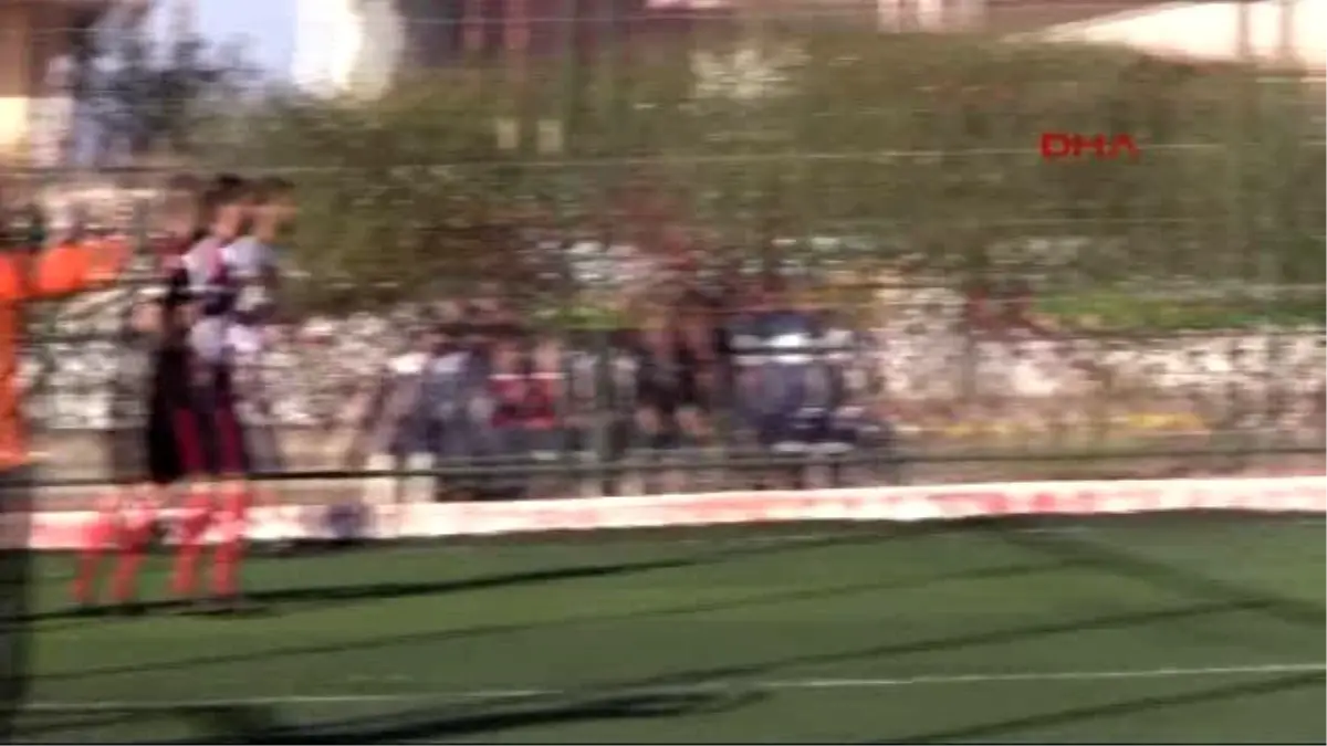 Savaştan Kaçan Suriyeliler Milli Takıma İskenderun\'da Futbol Turnuvası ile Hazırlanıyor