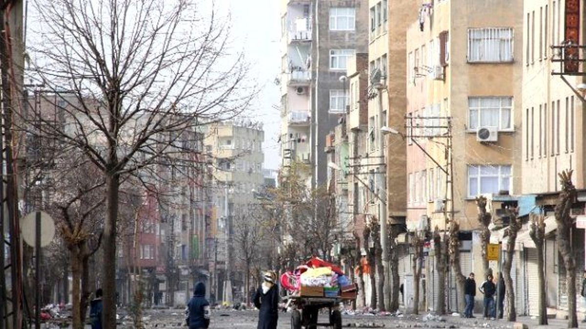 PKK'lı Teröristler Diyarbakır'da Aynı Okulu 2. Kez Yaktı