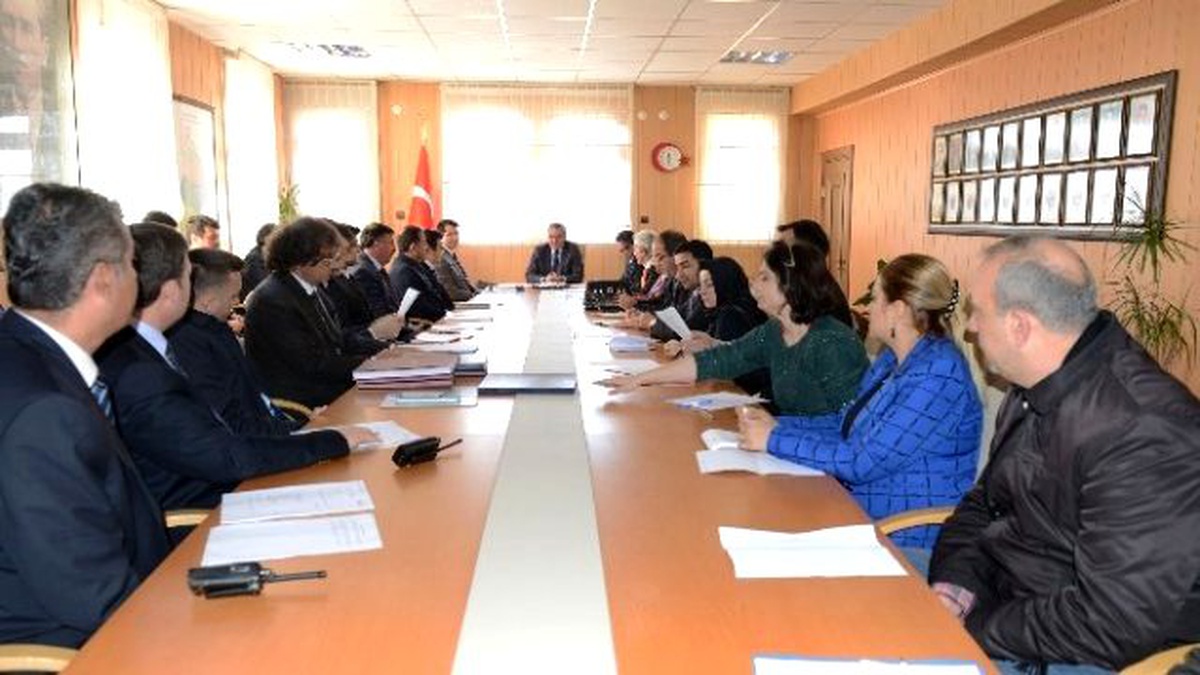 Vali Deniz Başkanlığında İl Tütün Kontrol ve Bağımlılık Yapıcı Maddeler ile Mücadele Kurulu...