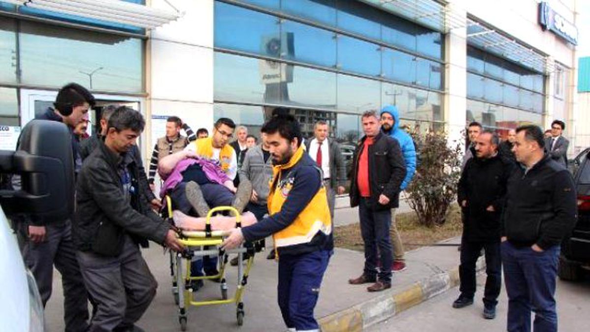 Yangında Mahsur Kalan 2 Kişiyi İtfaiye Kurtardı