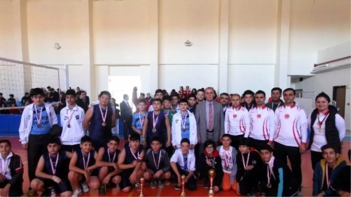 Yıldız Erkeklerde Voleybolun Şampiyonu TOKİ Ortaokulu