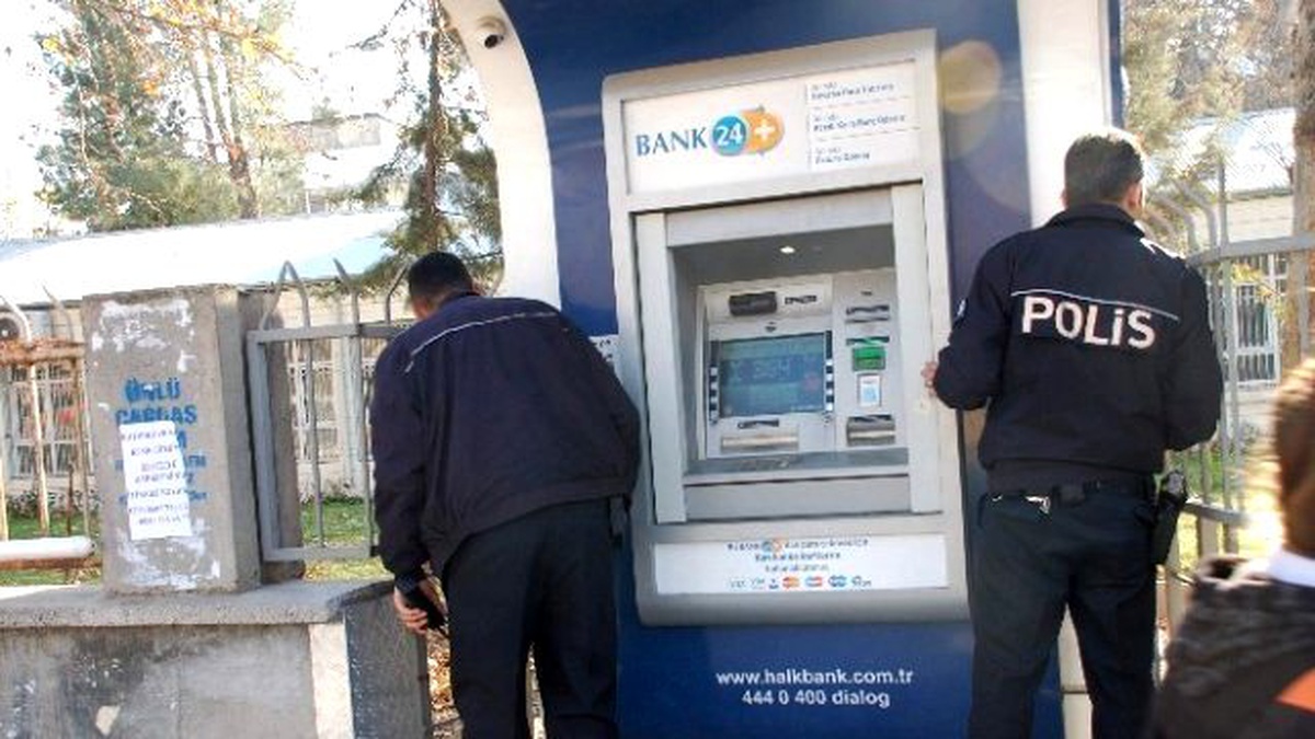 Atm\'nin Çalan Alarmı Polisi Harekete Geçirdi