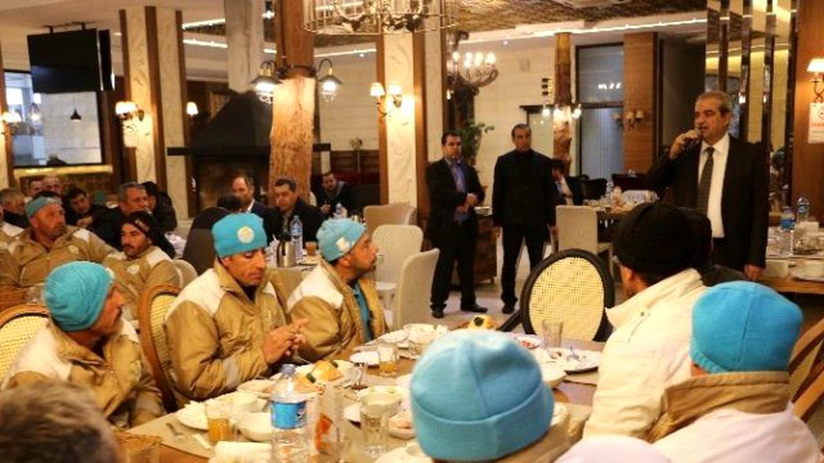 Başkan Demirkol, Temizlik İşçileriyle Kahvaltıda Buluştu