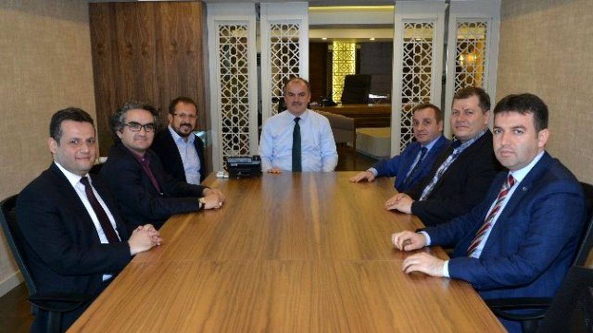 Başkan Gürlesin\'e İmam Hatip Lisesi Mezunlarından Ziyaret