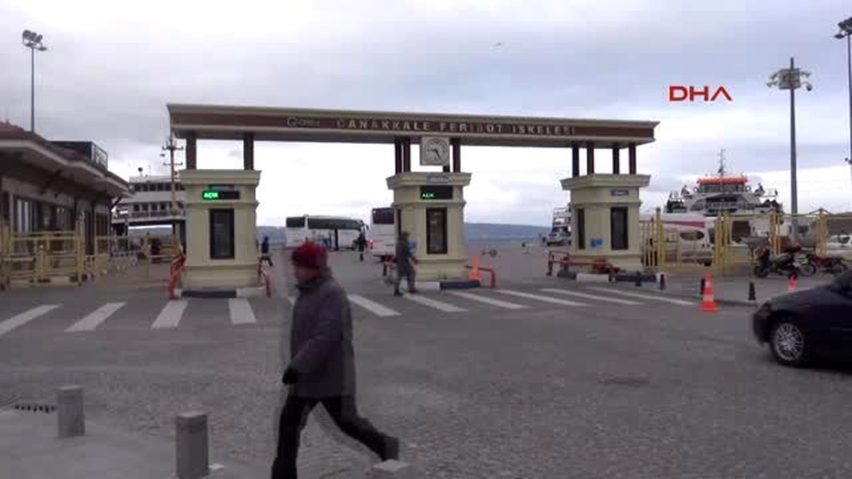Çanakkale Boğazı\'nda Feribot Seferlerine Fırtına Engeli