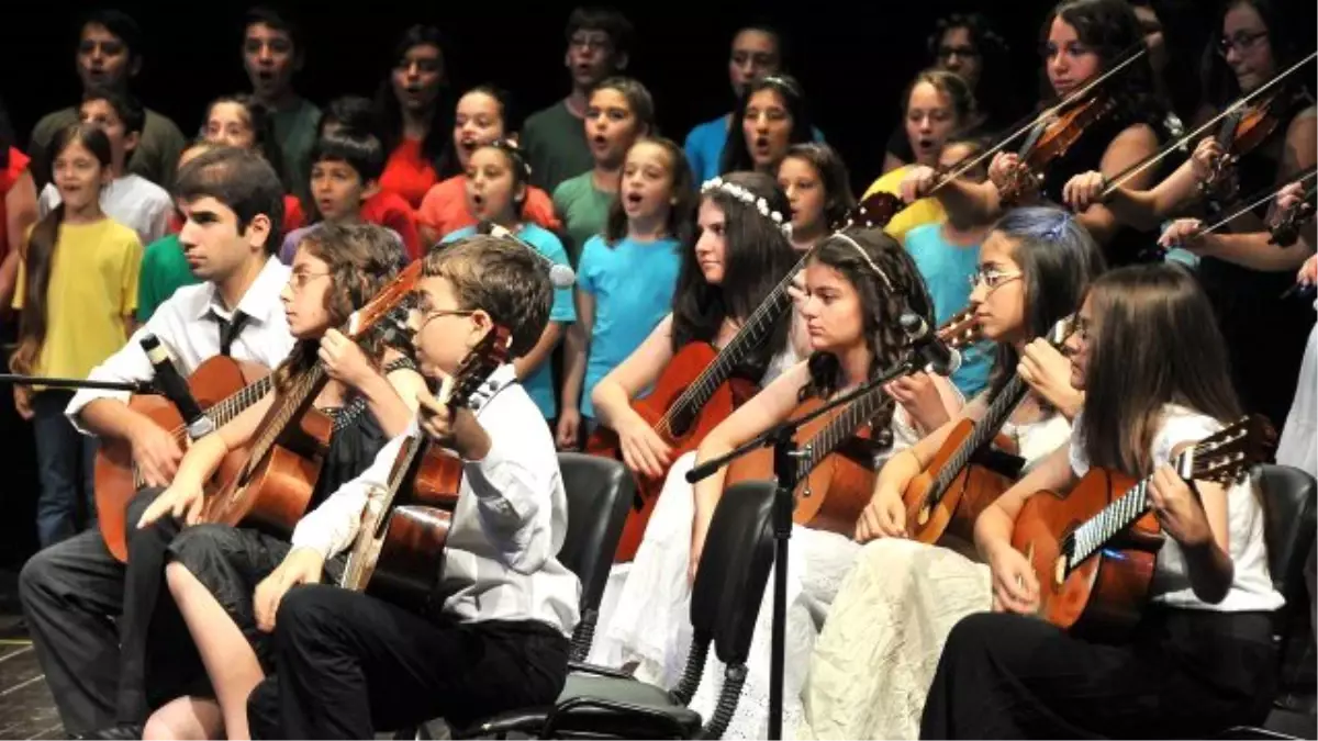 Çocuklardan Film Gibi Konser