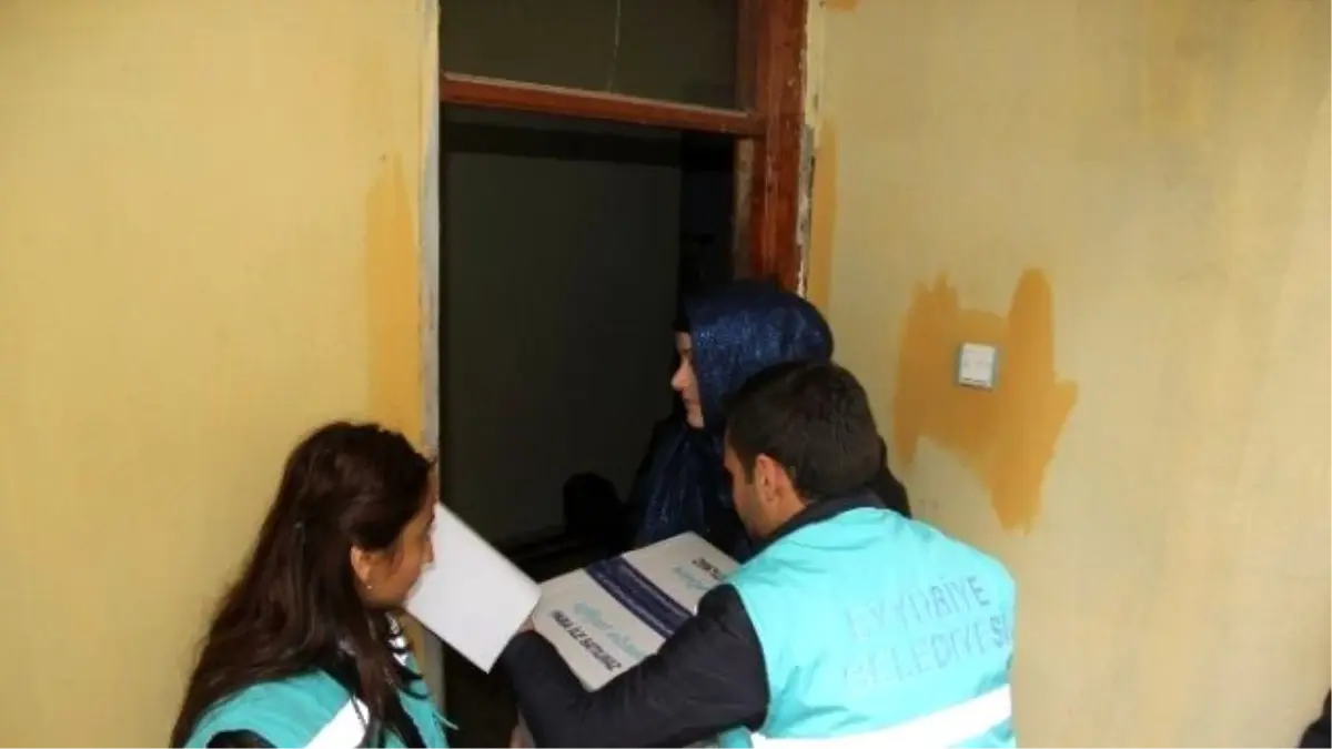 Eyyübiye Belediyesi Dar Gelirli Ailelere Ulaşmaya Devam Ediyor
