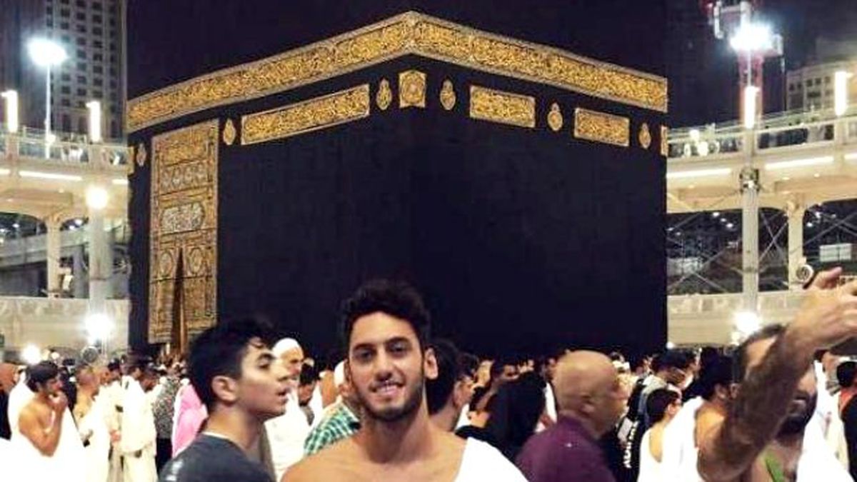Hakan Çalhanoğlu: "Kabe\'yi Görünce Gözyaşlarımı Tutamadım"